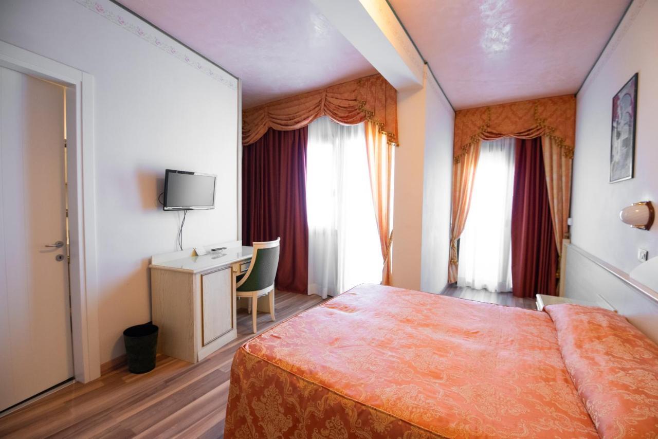 Hotel Carlton Τζεσόλο Λίντο Εξωτερικό φωτογραφία